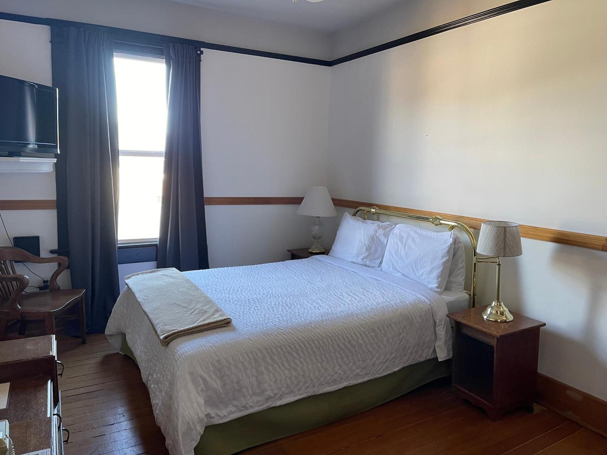 Royal Hotel تشيليواك المظهر الخارجي الصورة