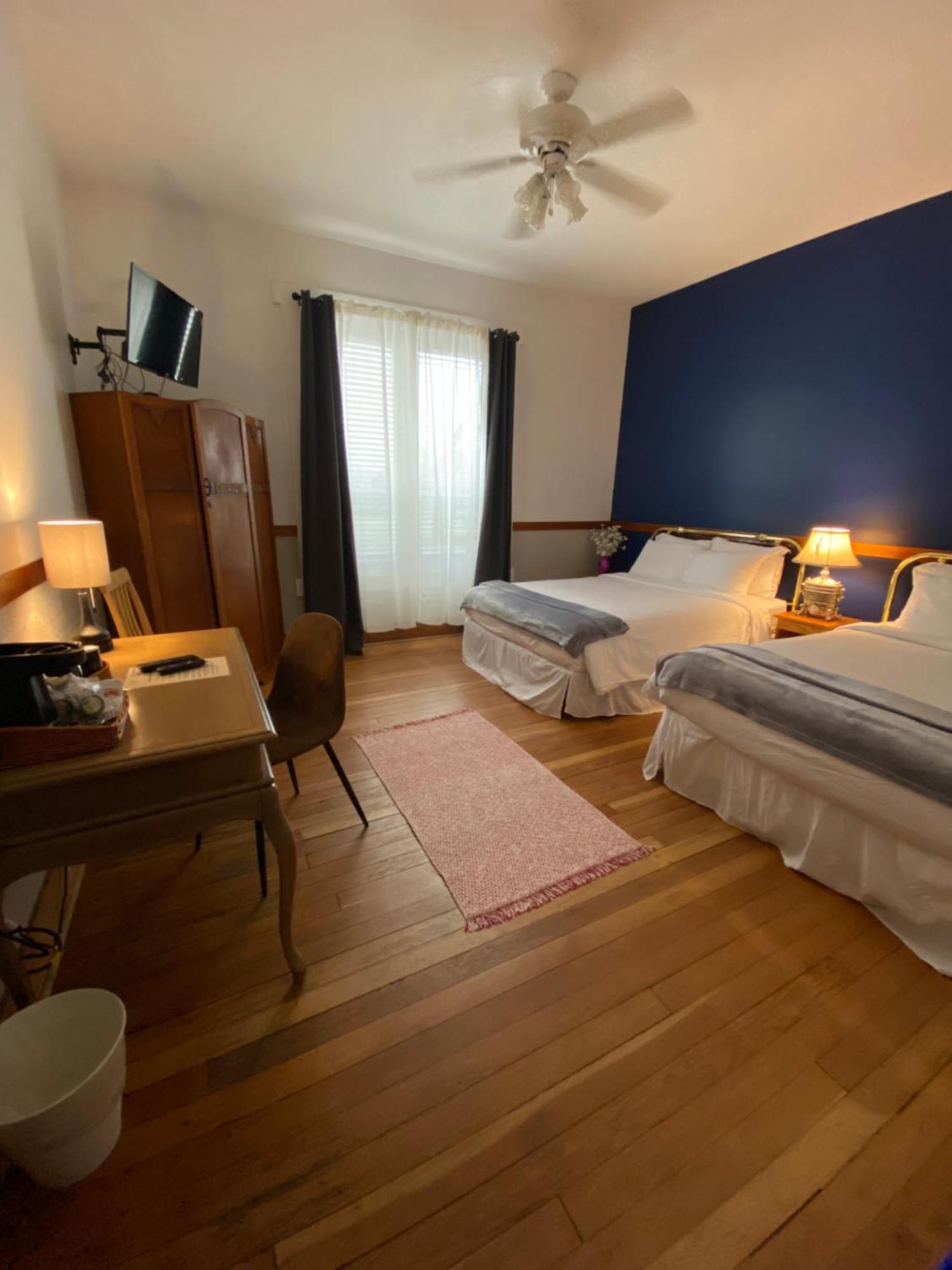 Royal Hotel تشيليواك المظهر الخارجي الصورة