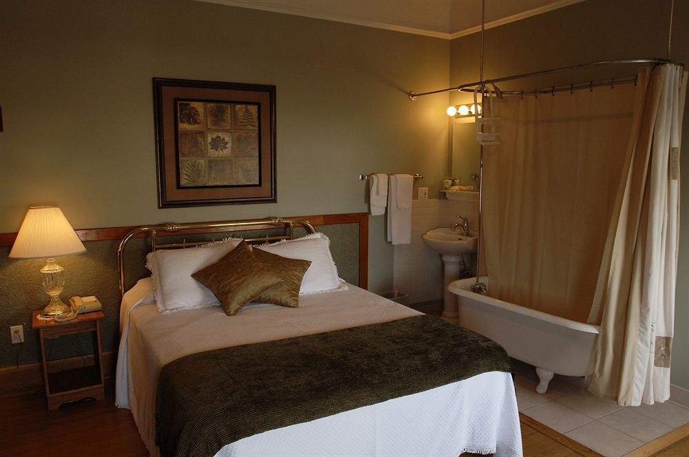 Royal Hotel تشيليواك المظهر الخارجي الصورة