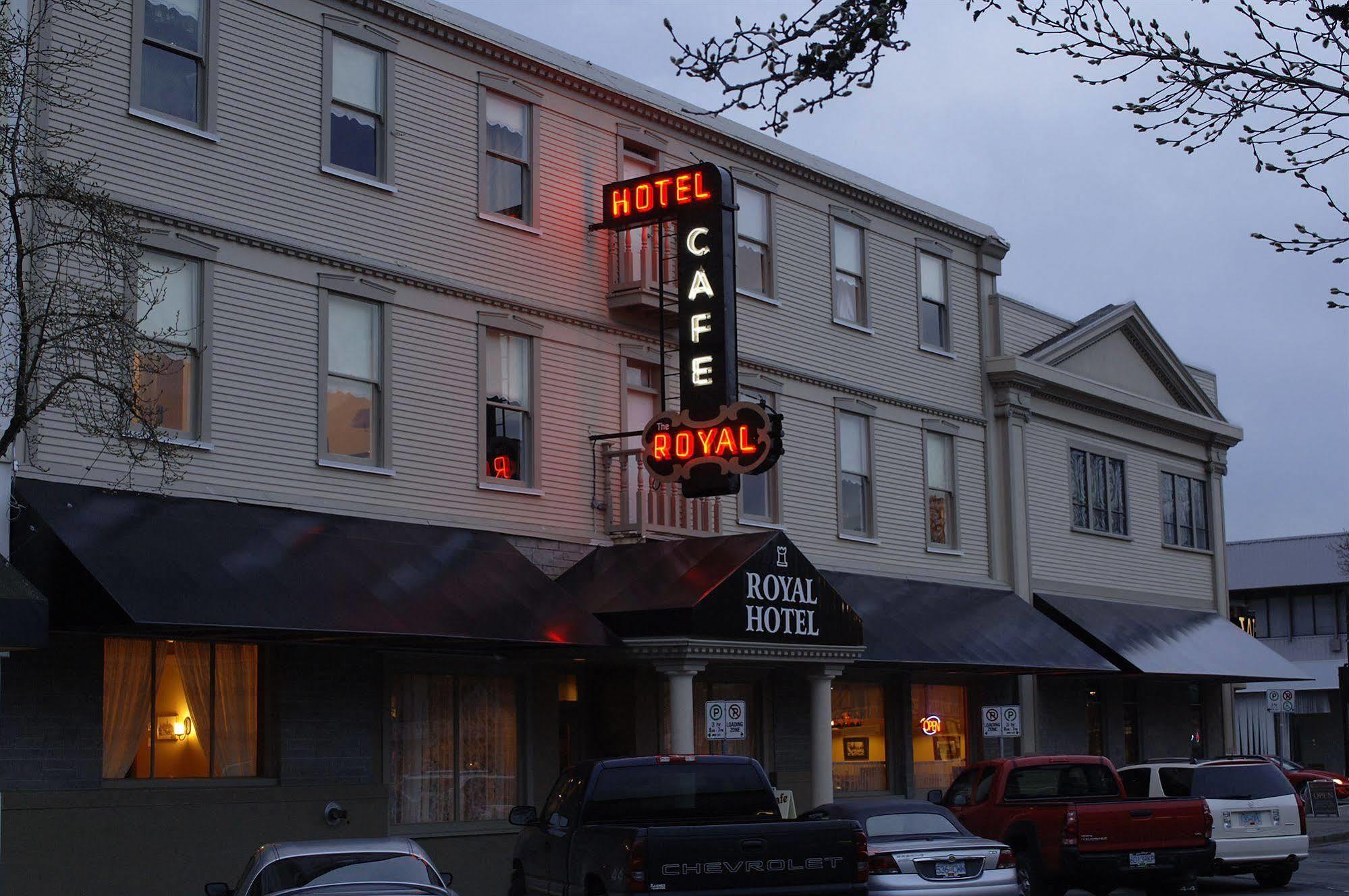 Royal Hotel تشيليواك المظهر الخارجي الصورة