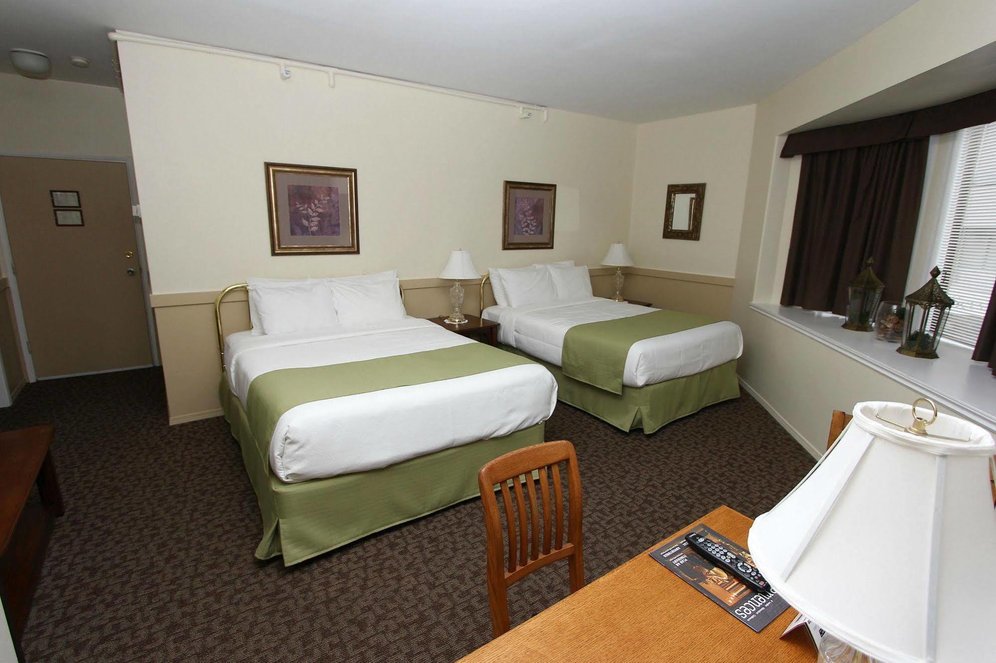 Royal Hotel تشيليواك المظهر الخارجي الصورة